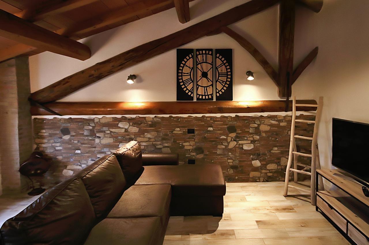 La Maesta' Bed & Breakfast Langhirano Bagian luar foto