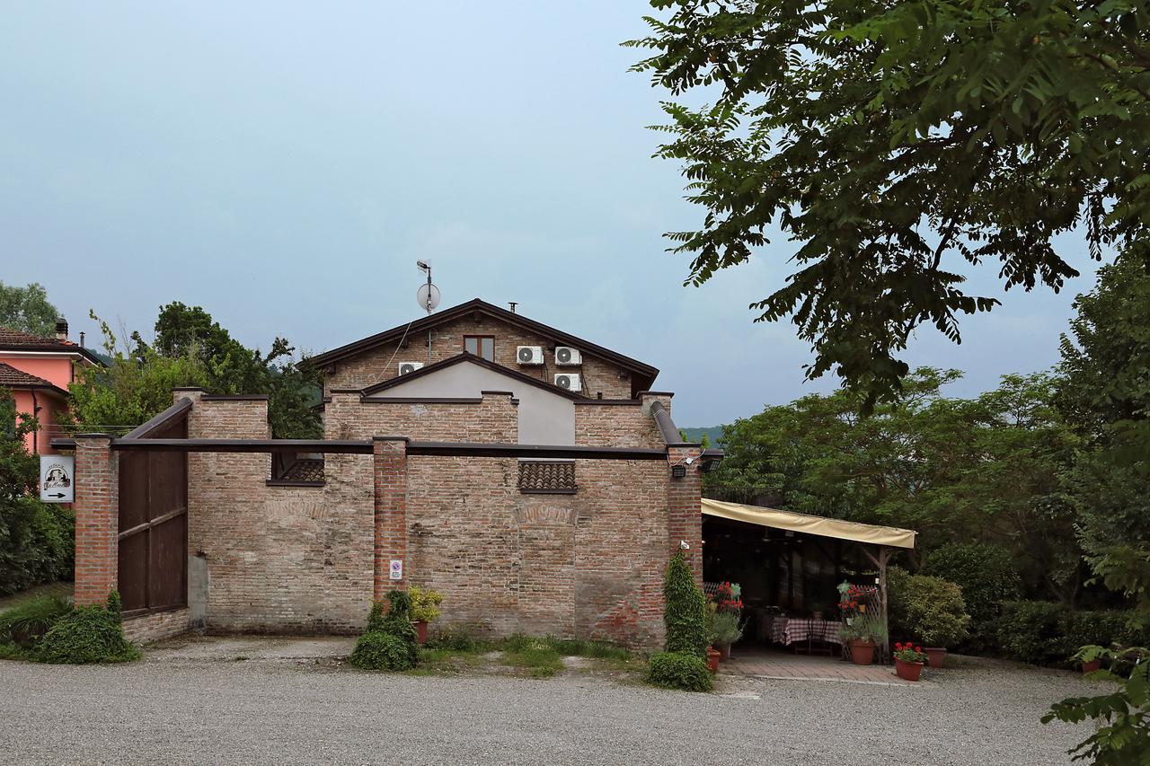 La Maesta' Bed & Breakfast Langhirano Bagian luar foto